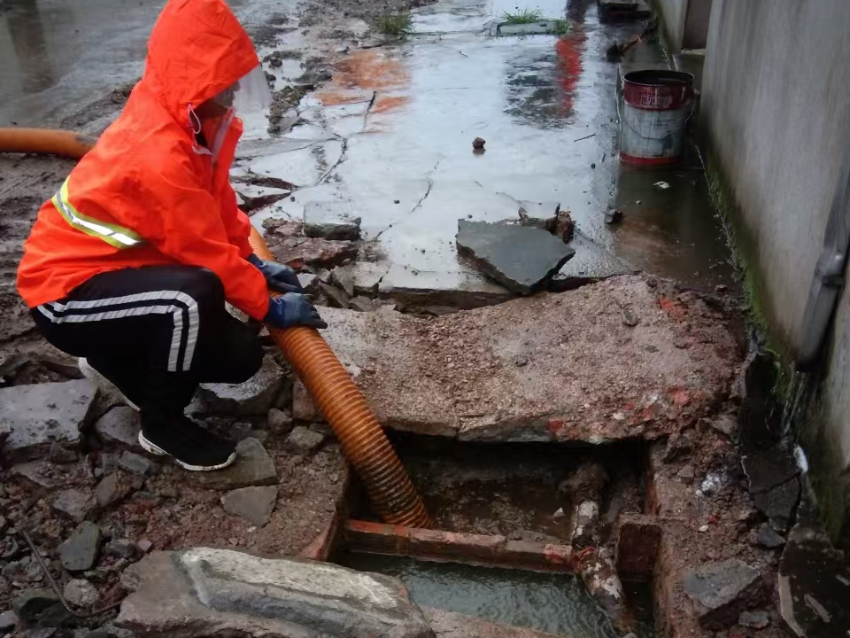 铜山专业清理污水池 炜誉市政以规范流程守护城市 “肠道”